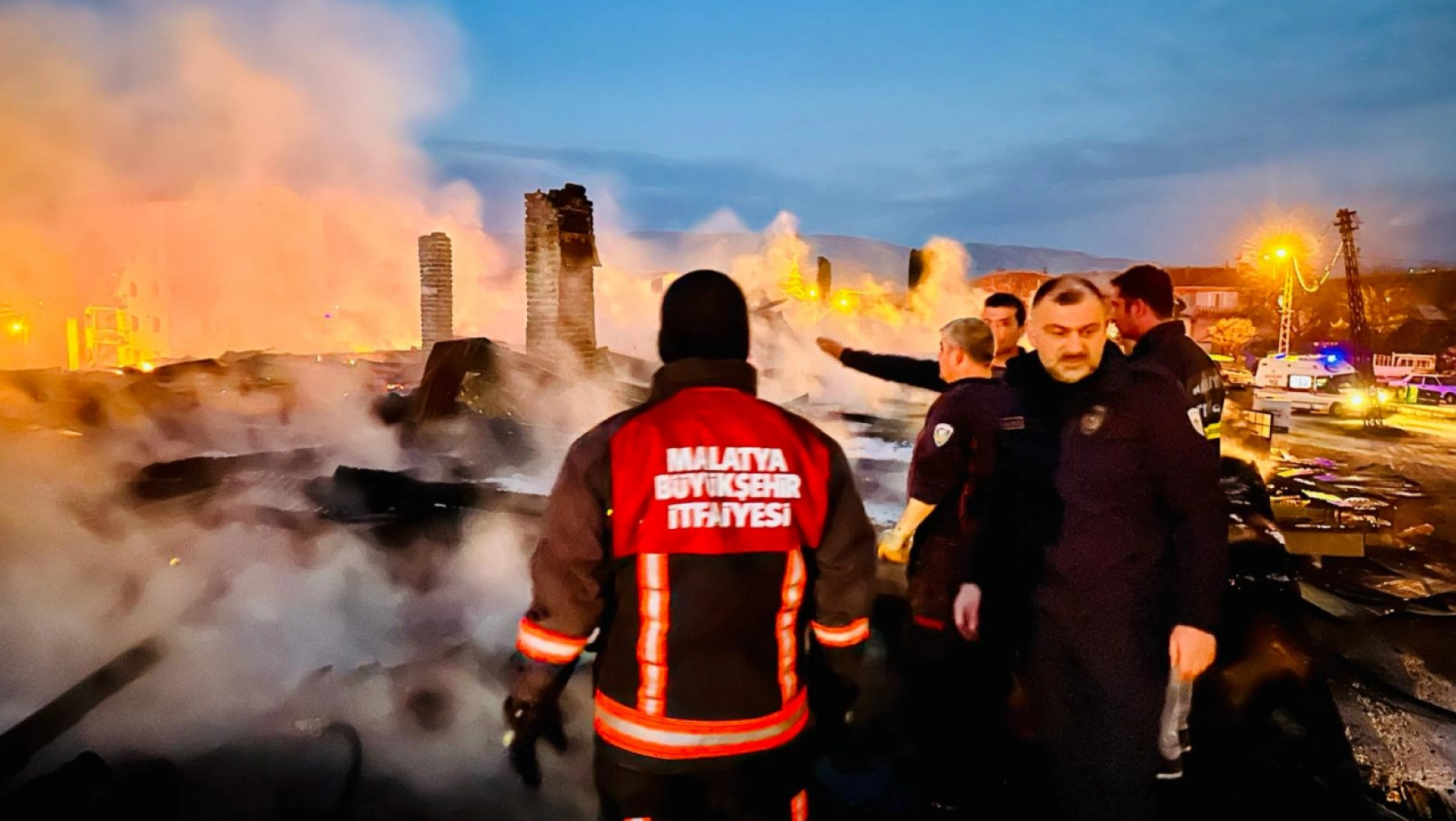 Malatya'da Sanayi Sitesindeki Yangında 7 Dükkan Zarar Gördü