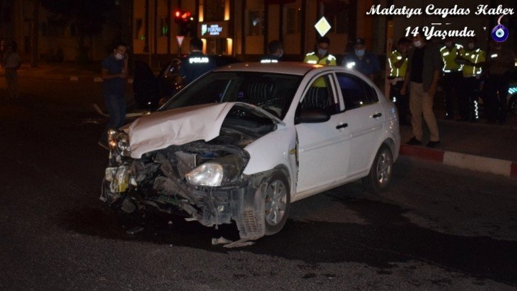 Sivil ekip aracı kaza yaptı: 1 polis yaralı