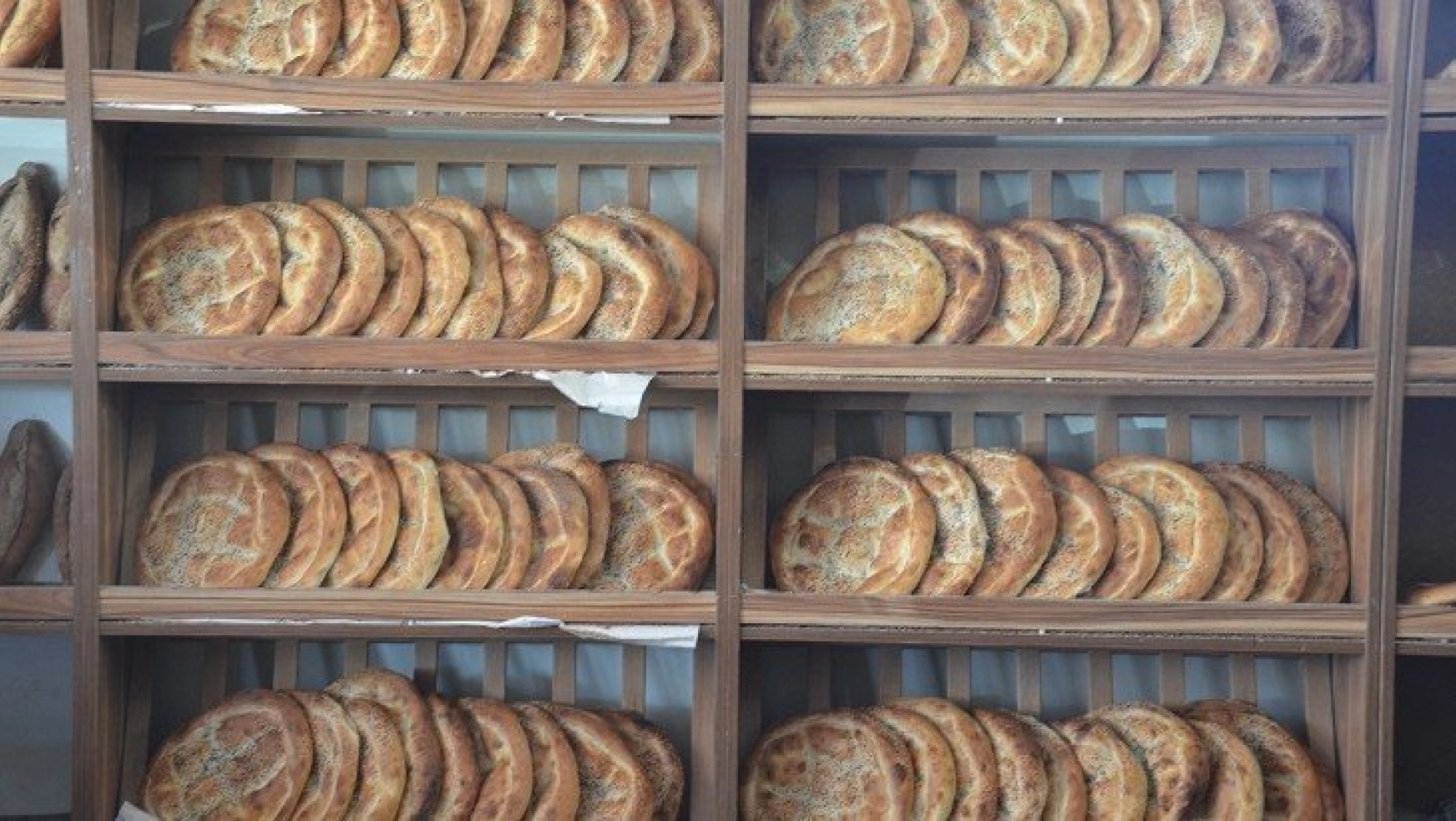 Malatya'da askıda ekmek uygulaması sürüyor