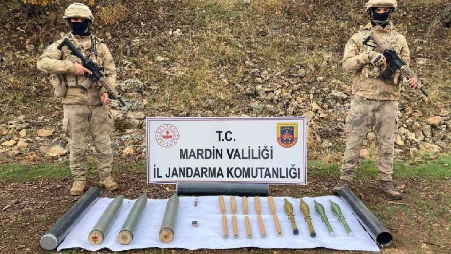Mardin'de arazide terör örgütüne ait 11 adet roket mühimmatı ele geçirildi
