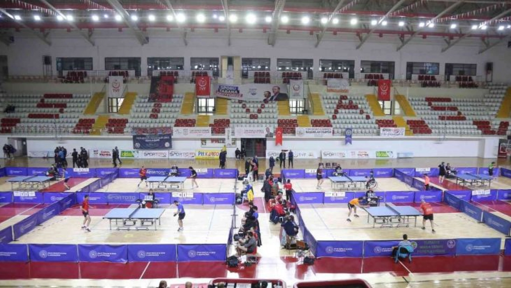 Masa tenisi 1. ve 2. lig terfi müsabakaları Sivas'ta sürüyor