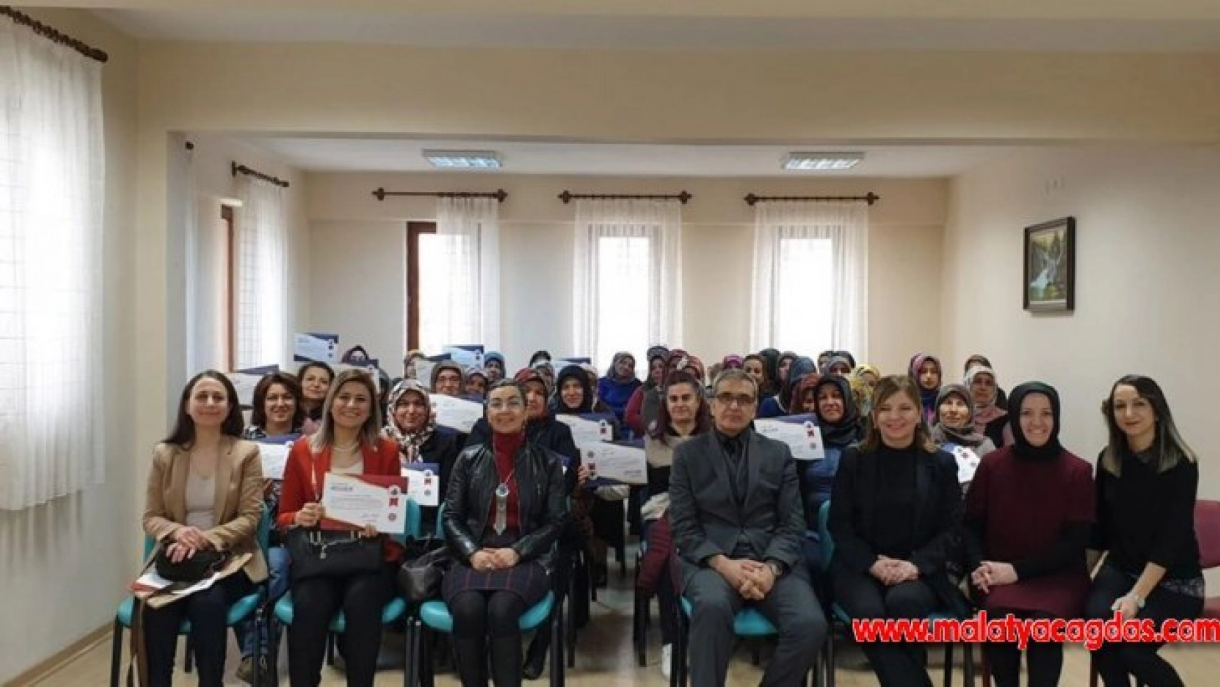 Menopoz Okulu öğrencileri sertifikalarını aldı