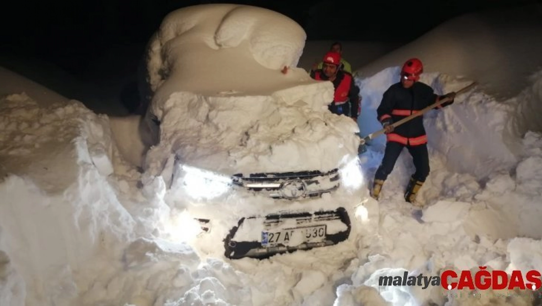 Mersin'de 2 metrelik karda mahsur kalan 10 kişi kurtarıldı
