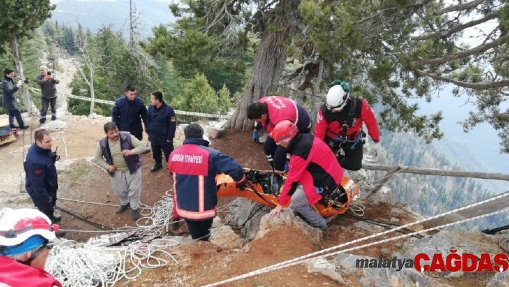 Mersin'de kayıp gencin 200 metrelik uçurumda bulunan cesedi çıkarıldı