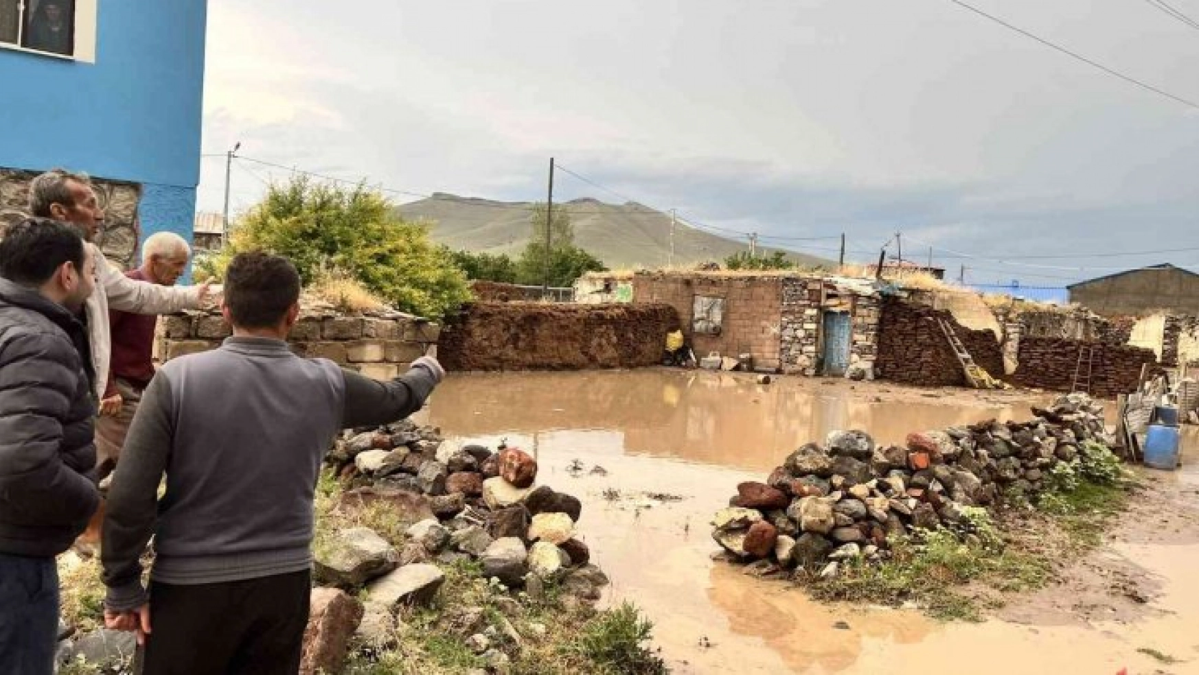 Meteoroloji uyarmıştı, Digor'da bir köyü sel vurdu
