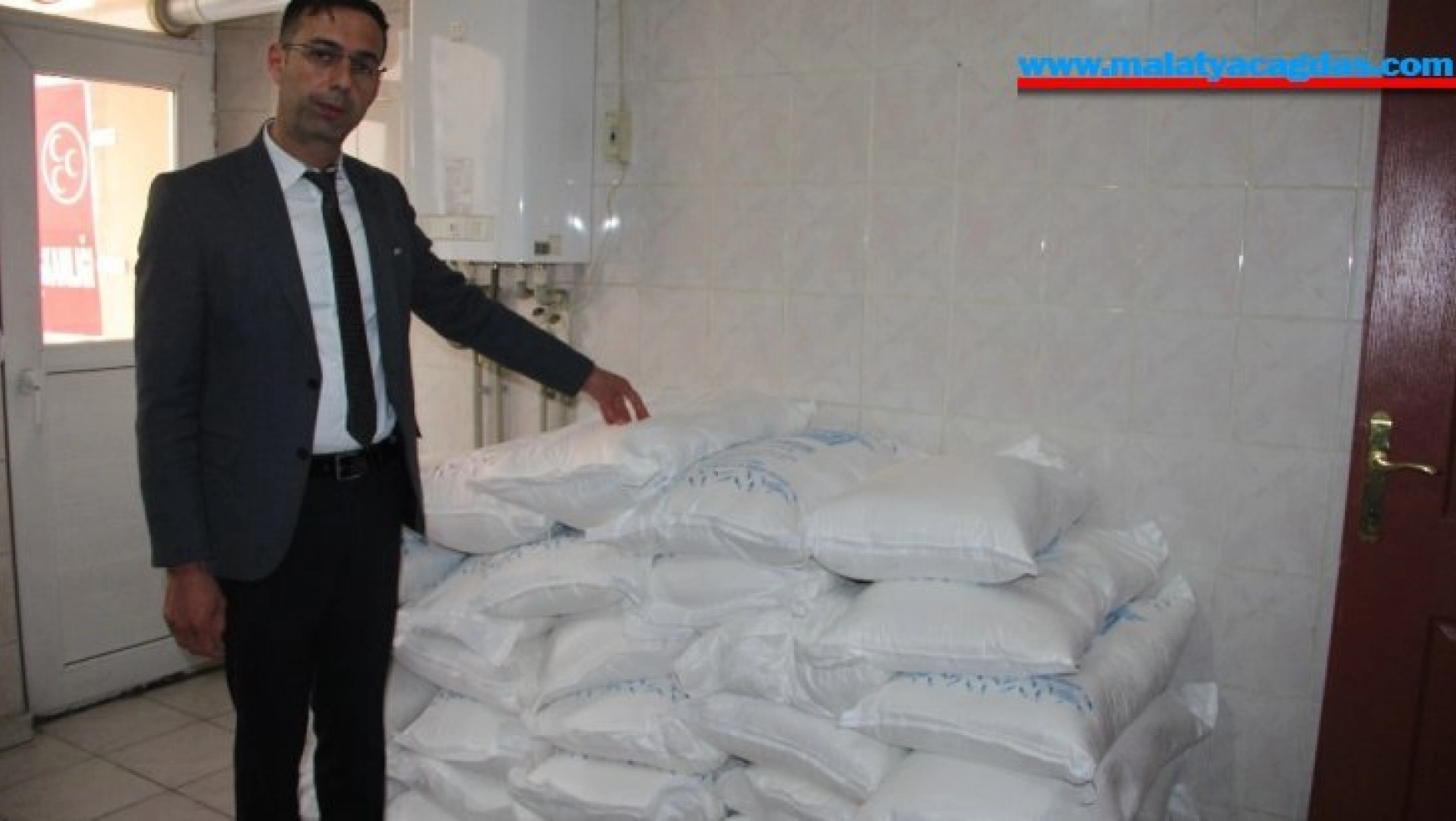MHP Diyarbakır teşkilatı muhtaç ailelerin yardımına koştu