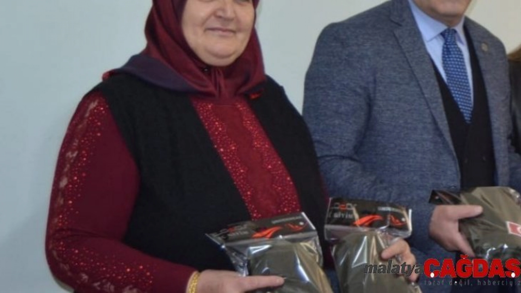 MHP Erzurum Kadın Kollarından askere  sıcak destek