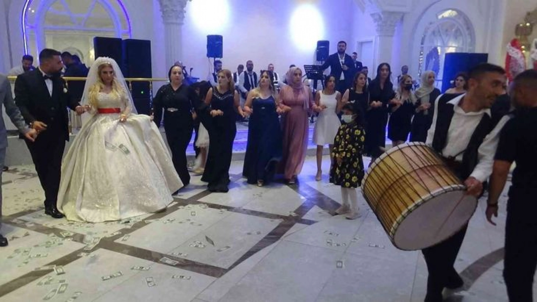 MHP İl Başkan Yardımcısı Zazaoğlu'nun kardeşinin düğünü miting havasında geçti