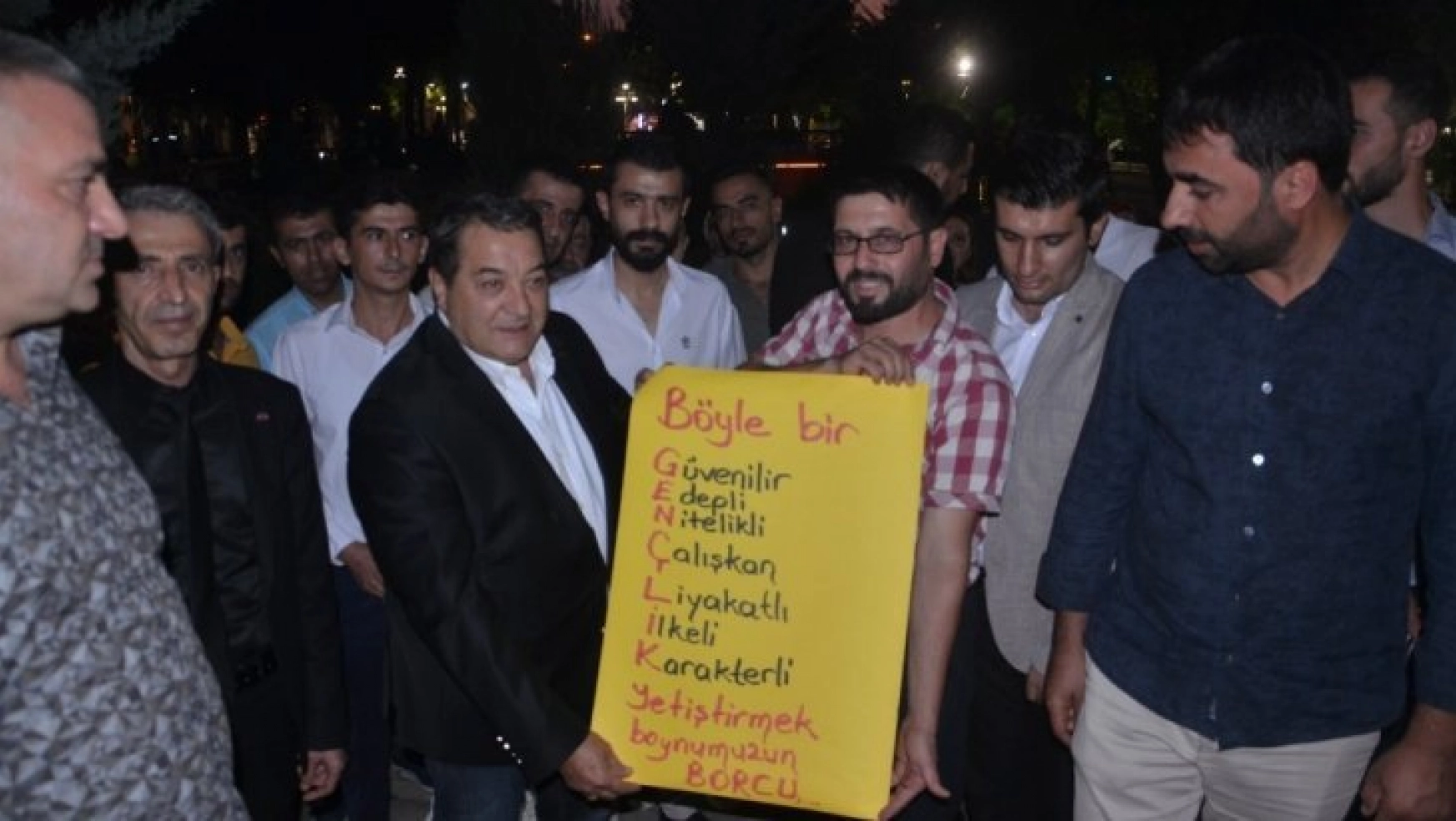 MHP Milletvekili Fendoğlu gençlerle sohbet etti