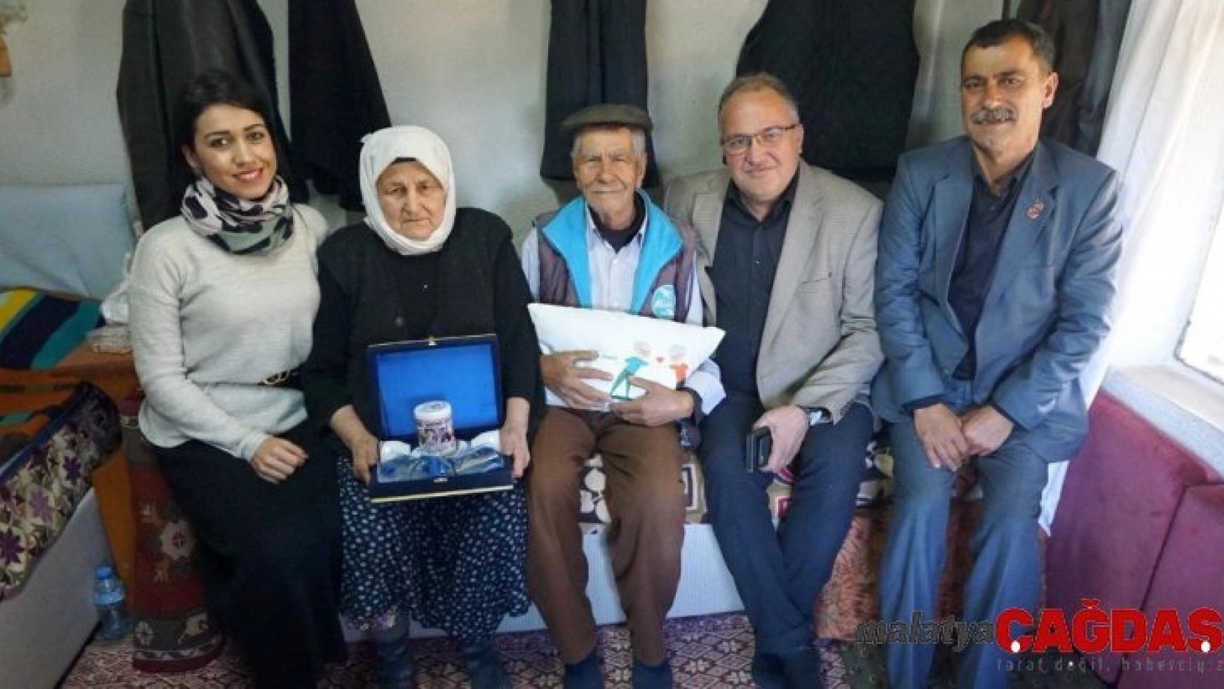 Milas'ta 334 yaşlı çift evinde ziyaret edildi