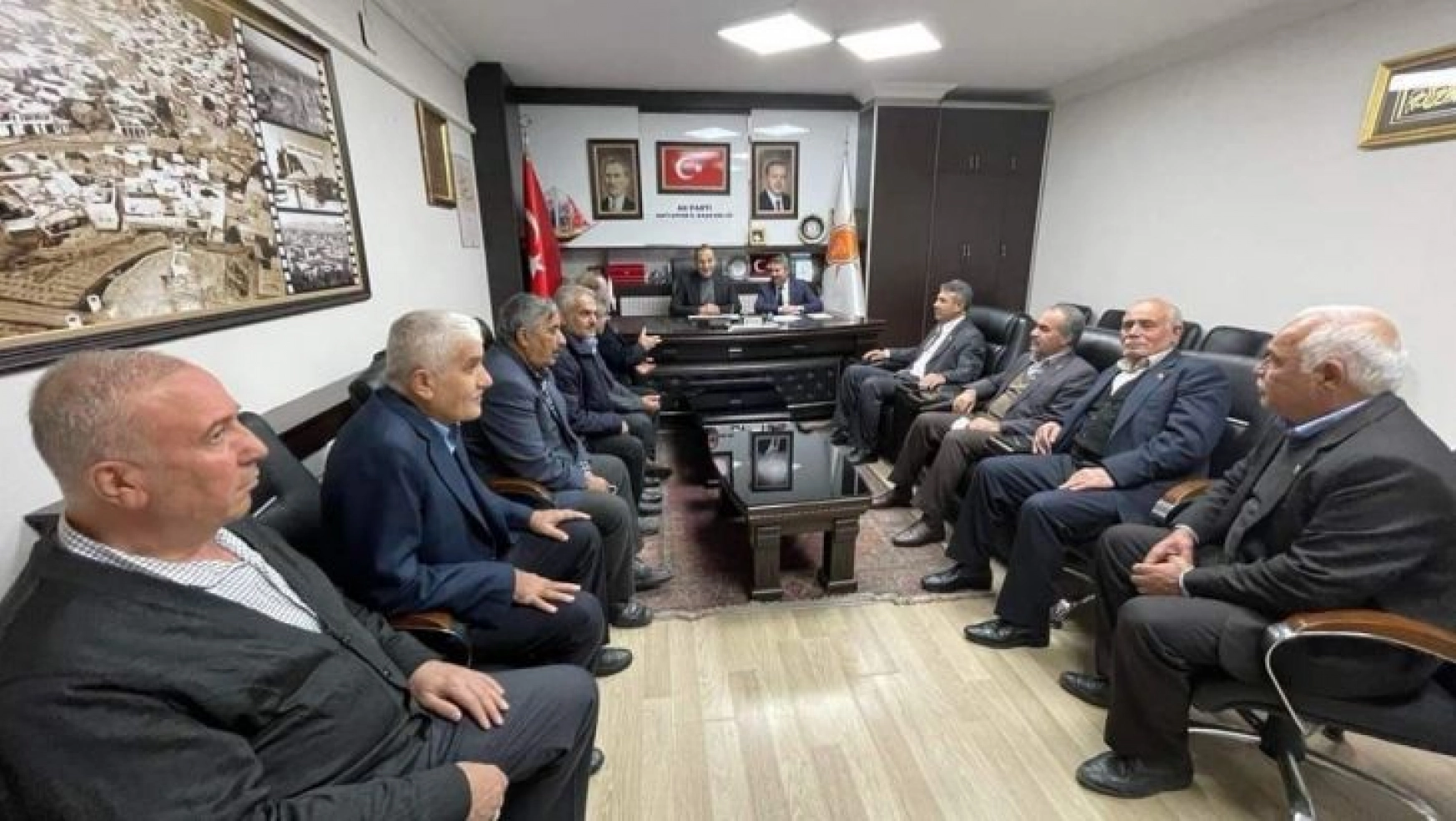 Muhtarlar AK Parti'nin başkanlarıyla bir araya geldi