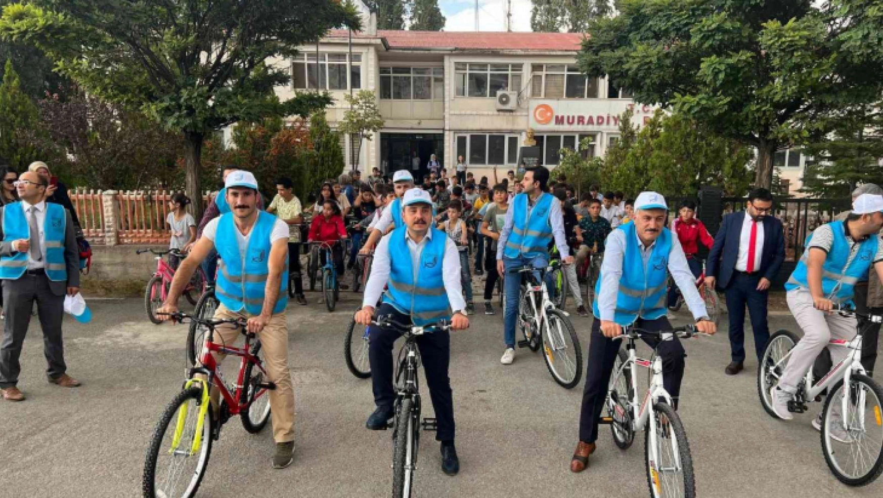 Muradiye'de Avrupa Hareketlilik Haftası çerçevesinde bisiklet turu düzenlendi