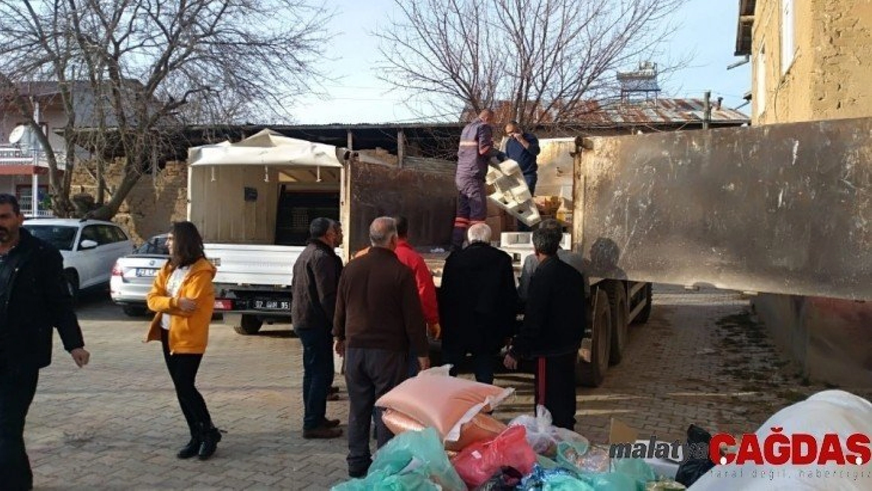 Muratpaşa'dan 5 kamyon Elazığ'a ulaştı