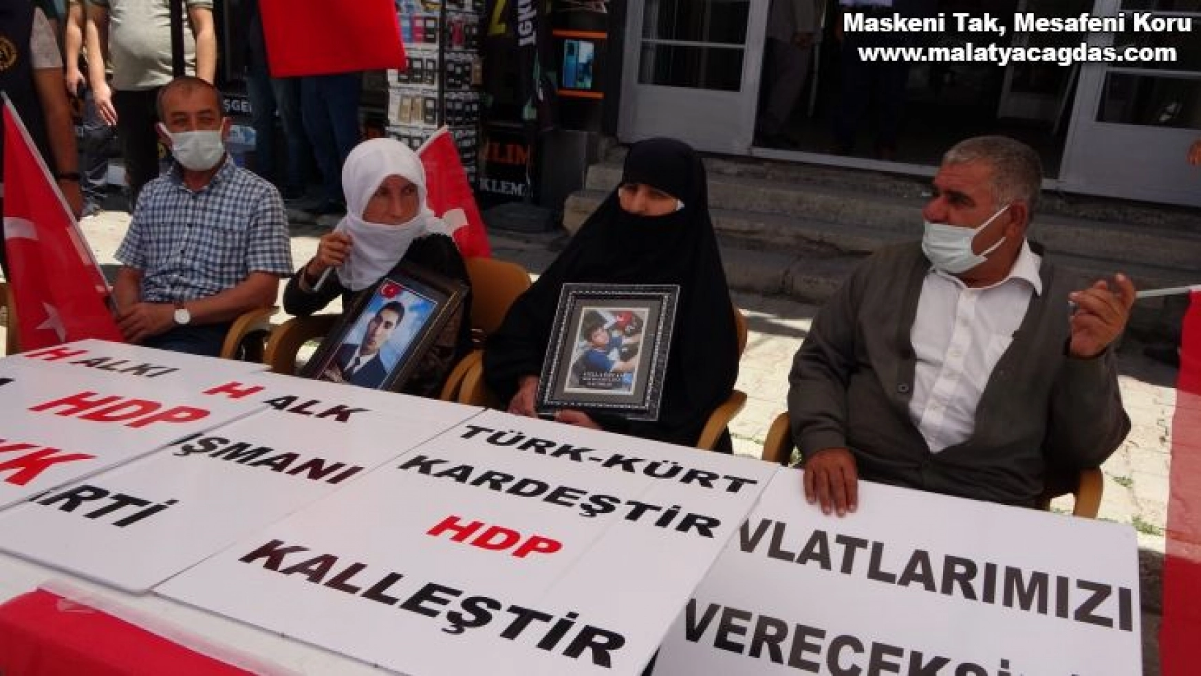Muşlu annelerin HDP önündeki eylemi sürüyor