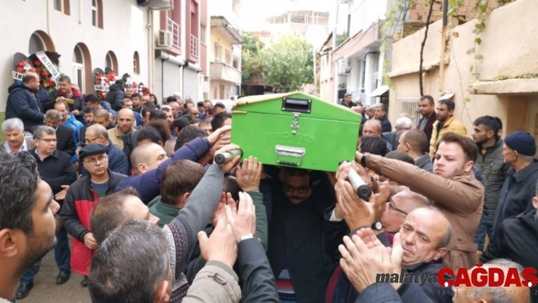 Nazilli Belediyespor Başkanı Özkat'ın annesi son yolculuğuna uğurladı