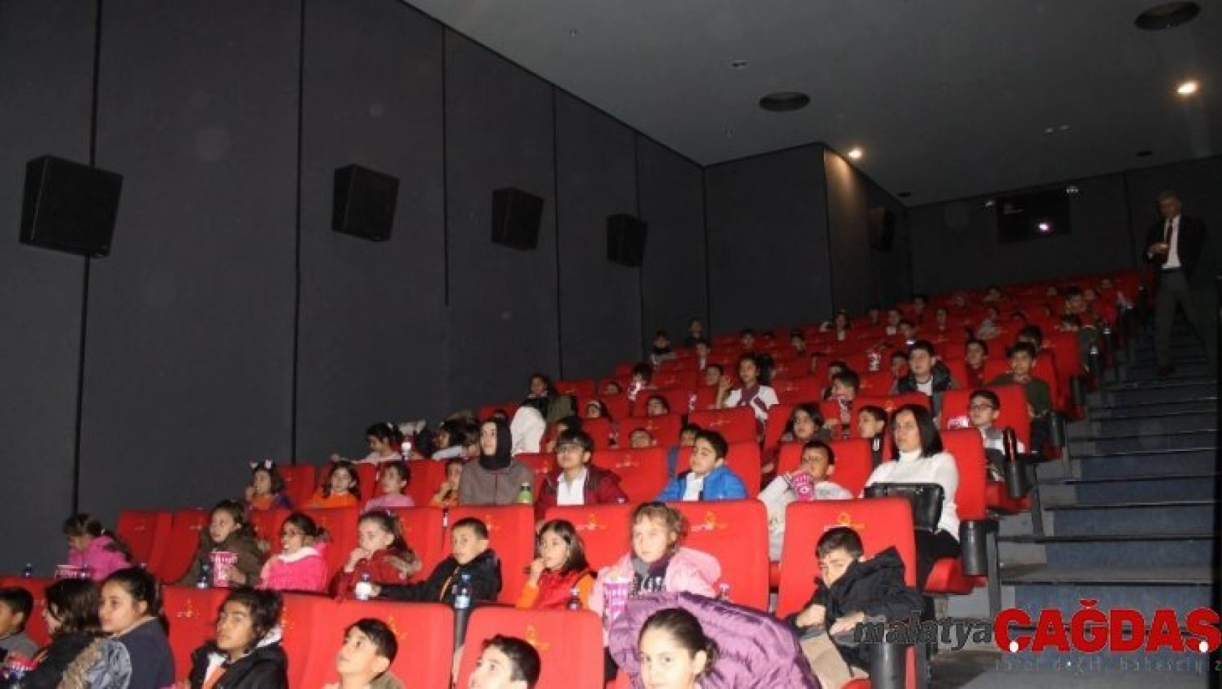 Öğrenciler ilk kez sinemada film izledi