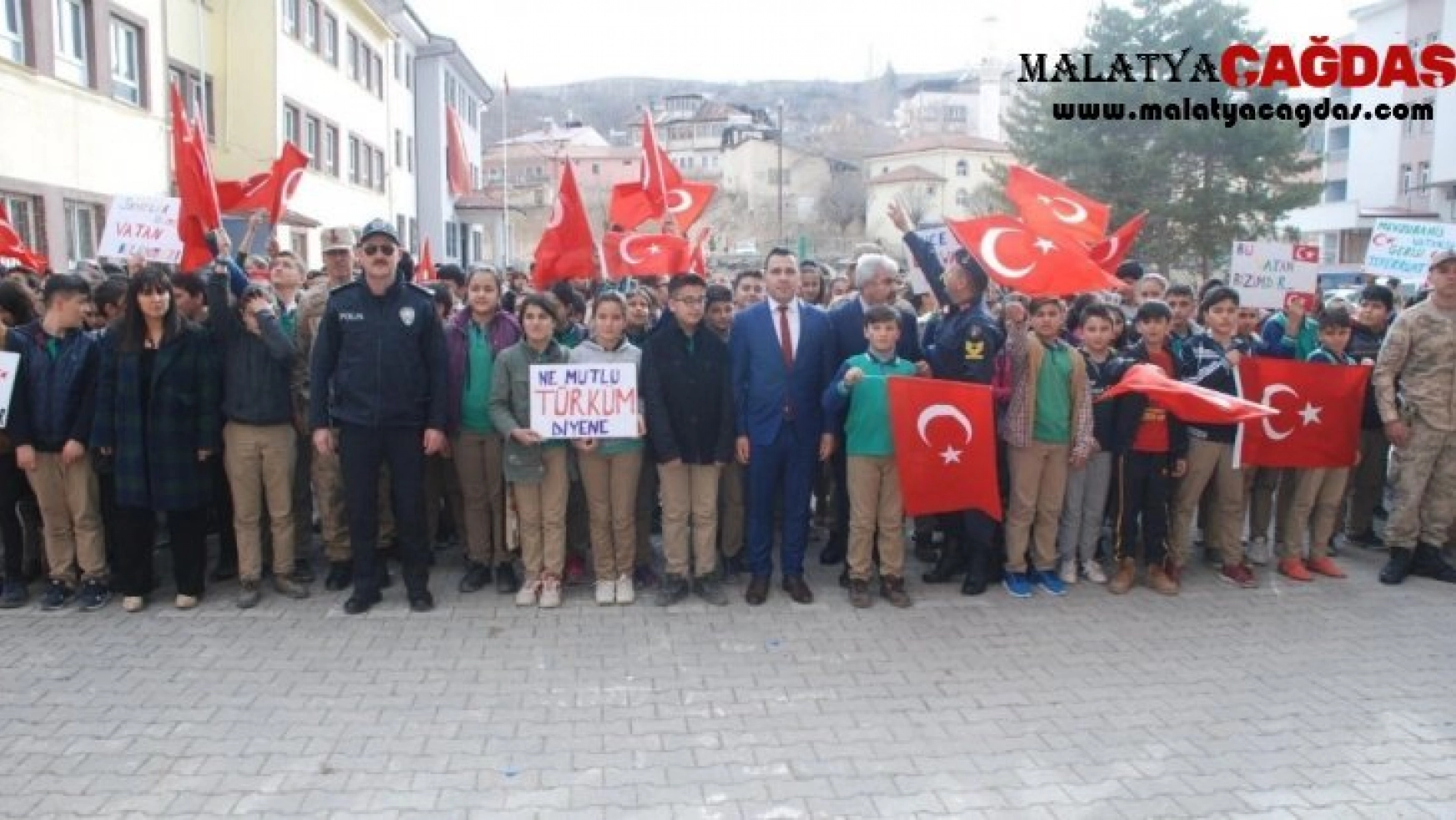 Öğrencilerden Mehmetçiğe tam destek