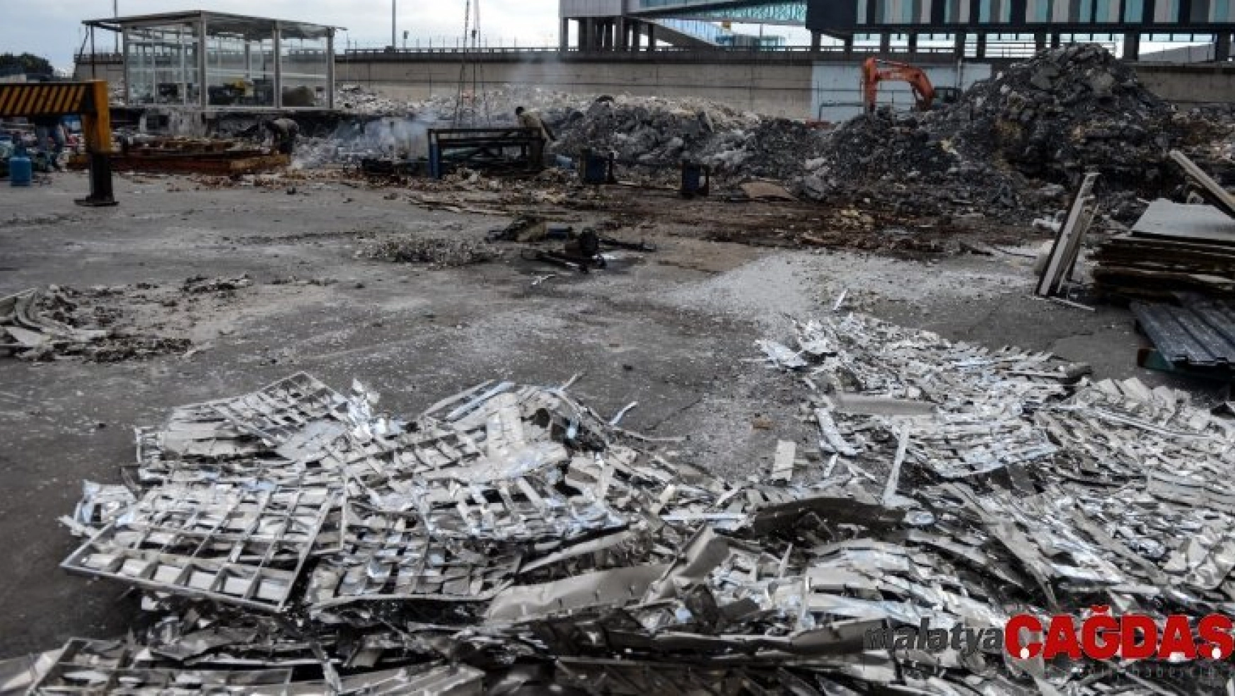 (Özel) Atatürk Havalimanı kargo bölümünde yıkım tamamlandı