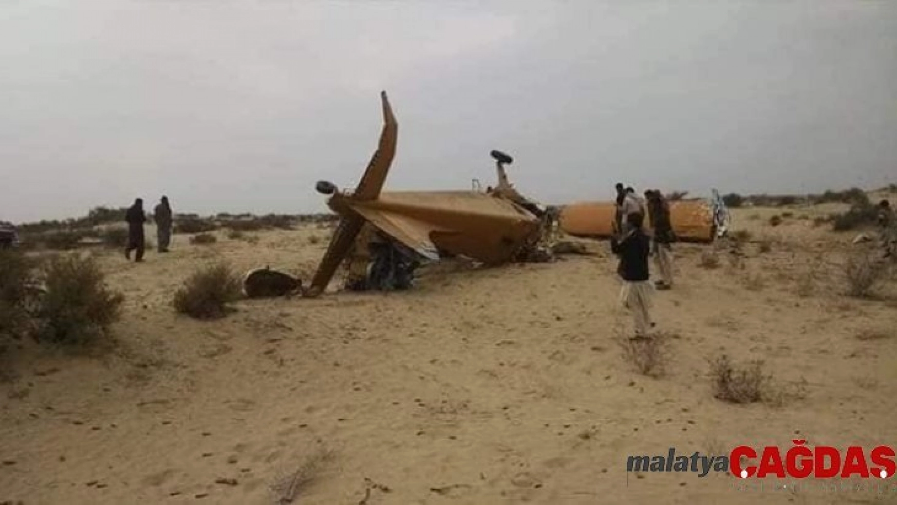 Pakistan'da zirai ilaçlama uçağı düştü: 2 ölü
