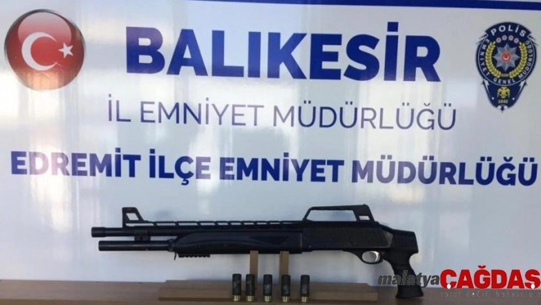 Polis Balıkesir'de 15 silah ele geçirdi