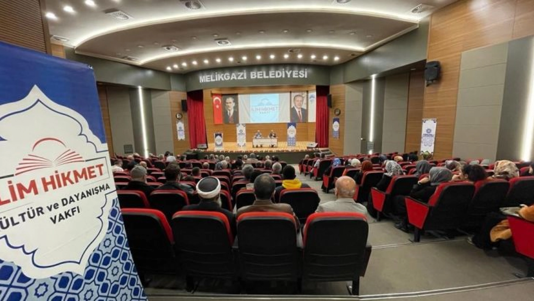 Prof. Dr. Muhittin Ataman 'Uluslararası Sistemdeki Dönüşüm ve Türkiye' konulu seminere katıldı