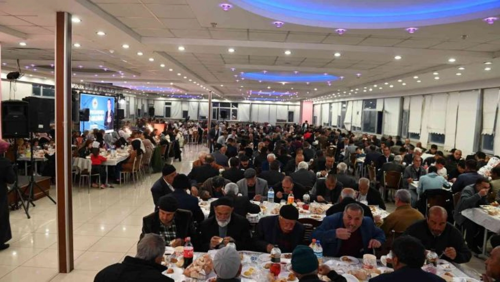 Pütürge Belediyesi'nin iftar programı ilgi gördü