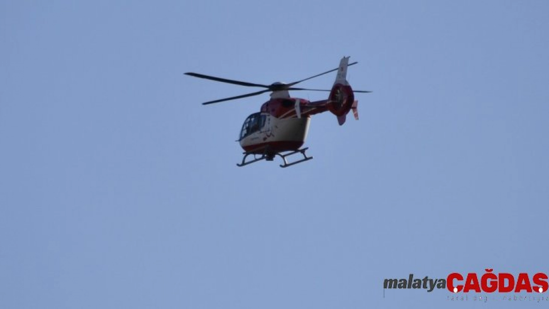 Rize'den havalanan ambulans helikopter Gümüşhane'ye hasta nakletti