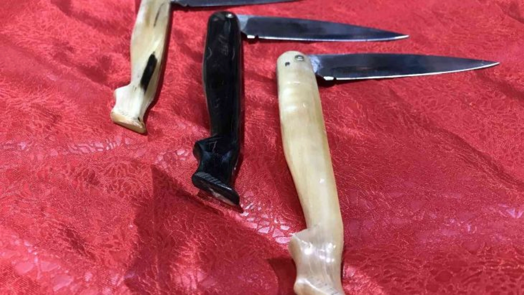 Sadece Sivas'ta üretilen bu bıçak, estetik görüntüsü ile dünyada ün saldı