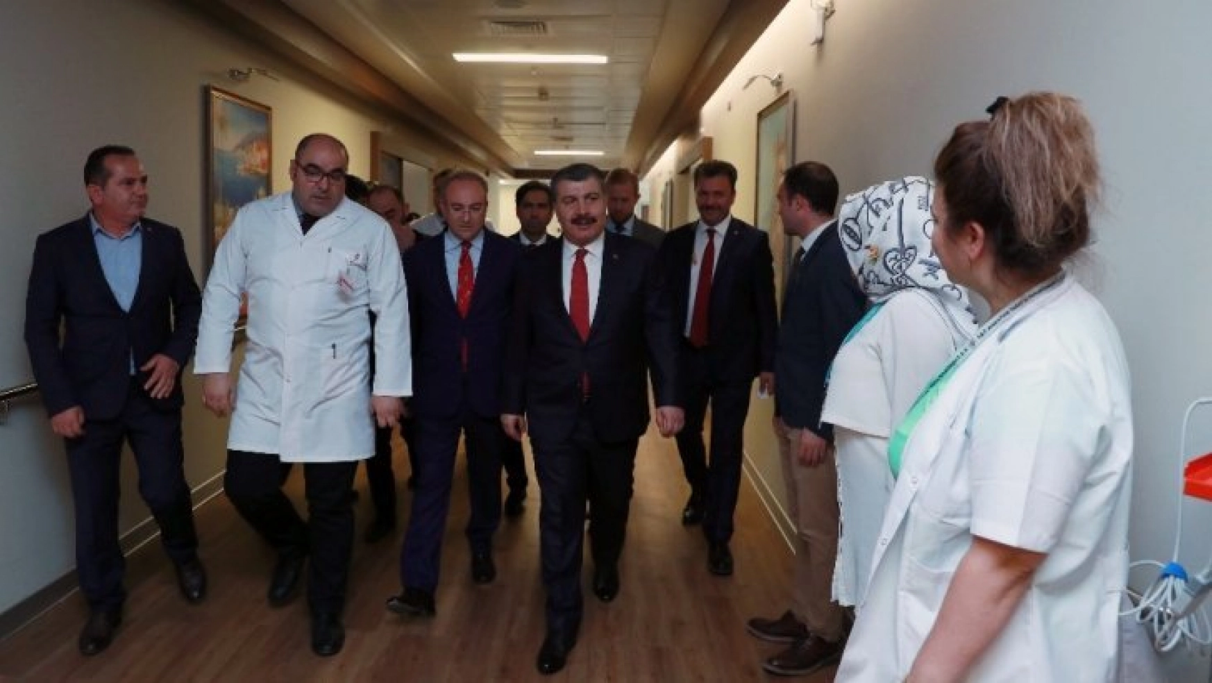 Sağlık Bakanı Koca, Fatma Girik'i Şehir Hastanesinde ziyaret etti
