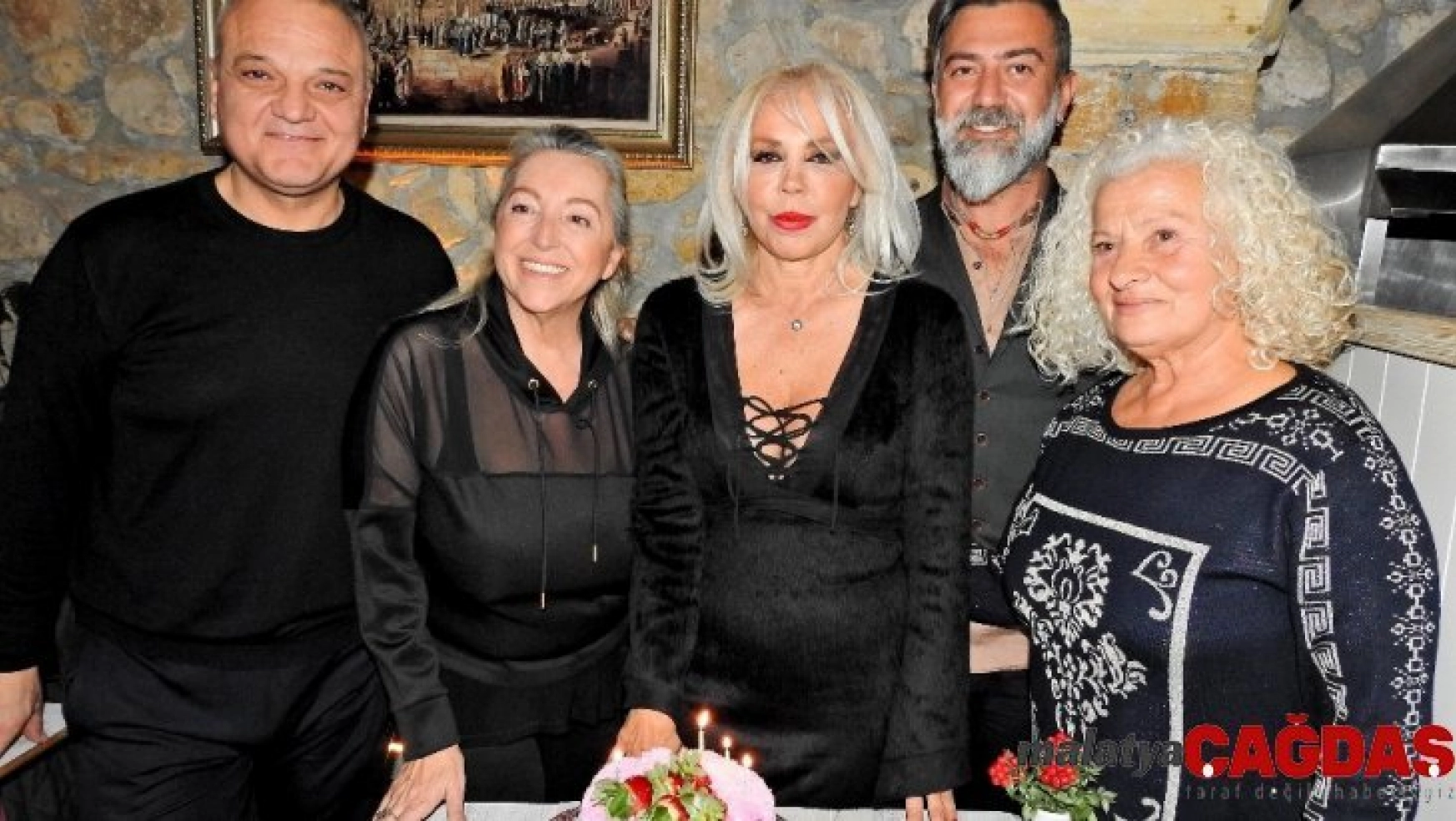 Sanatçı Semiha Yankı, yaş gününü Çeşme'de kutladı