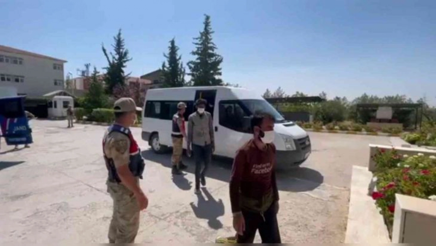 Şanlıurfa'da 28 göçmen yakalandı