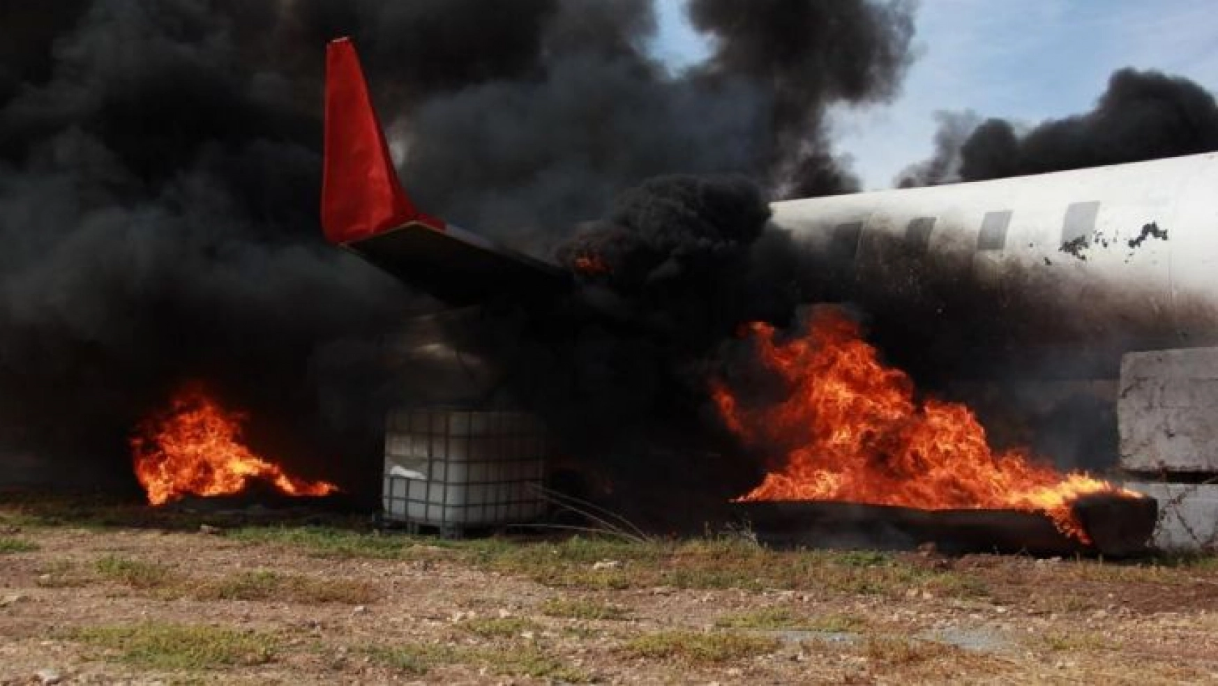 Şanlıurfa'da uçak kazası tatbikatı nefes kesti