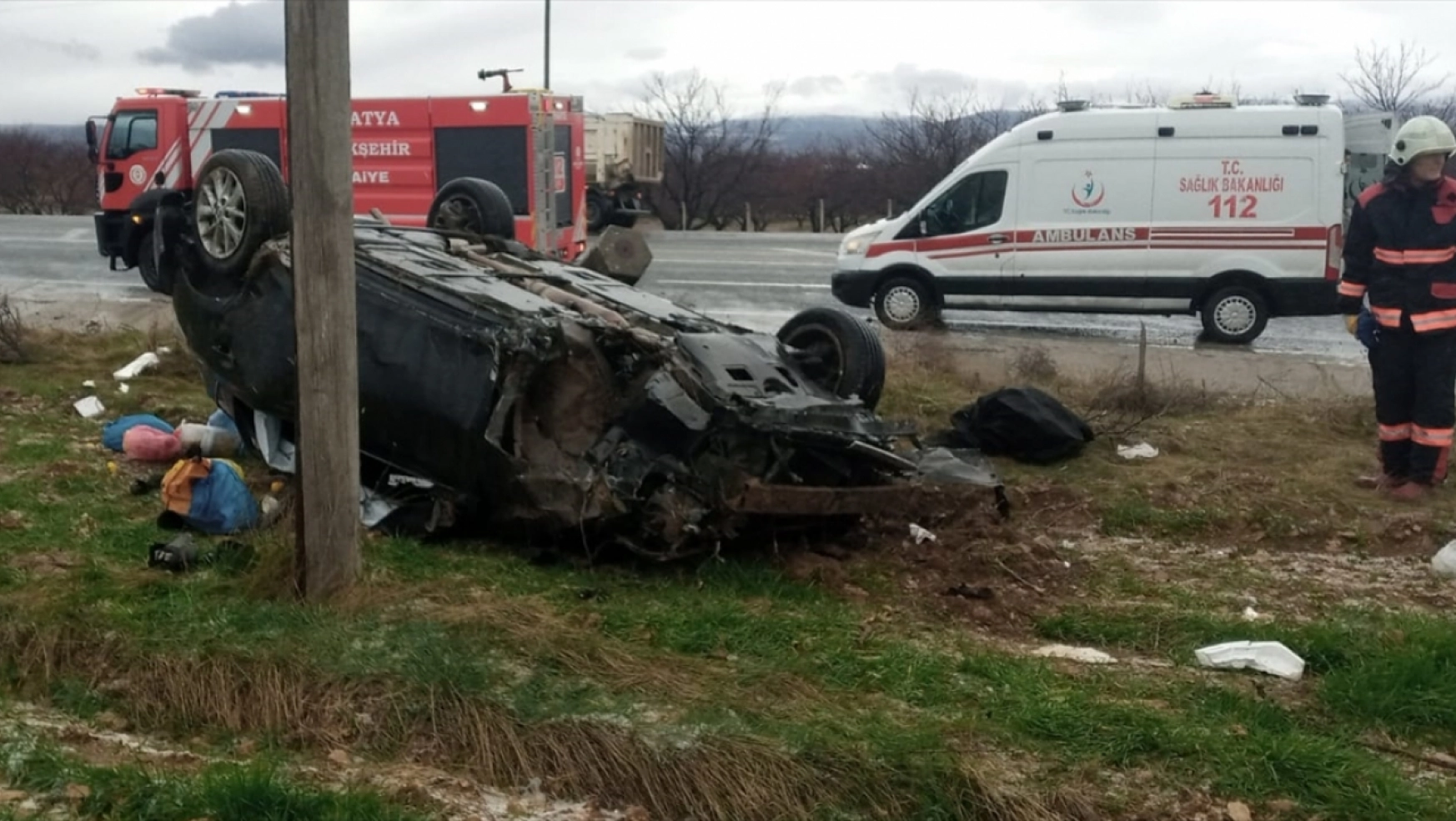 Şarampole devrilen otomobildeki 1 kişi öldü, 3 kişi yaralandı