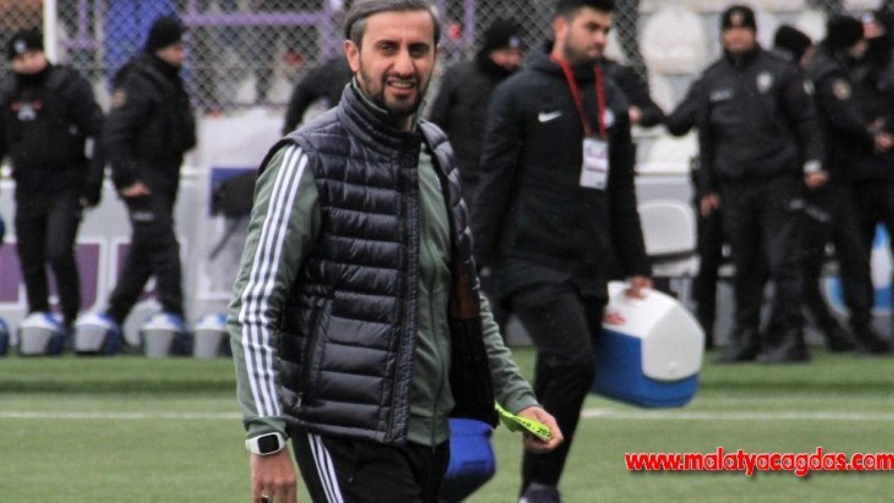 Serkan Özbalta: 'Ligi ilk 6 içinde bitirmek için elimizden geleni yapacağız'