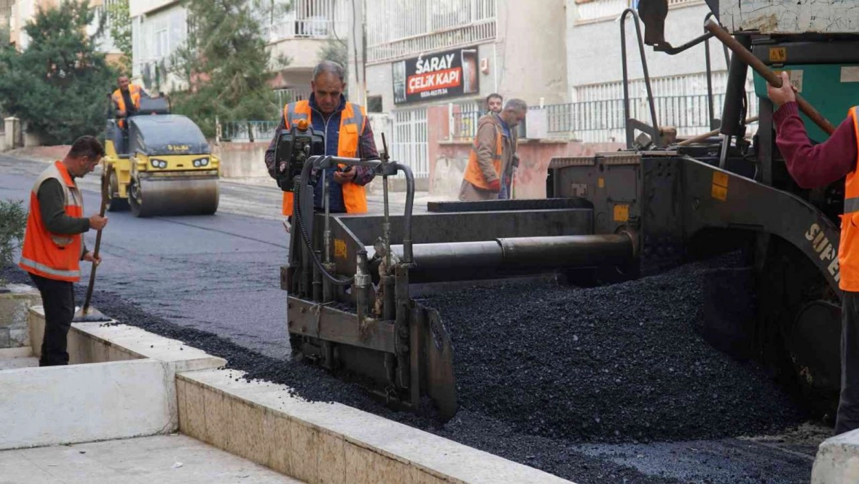 Sıcak asfalt çalışmaları tamamlanıyor