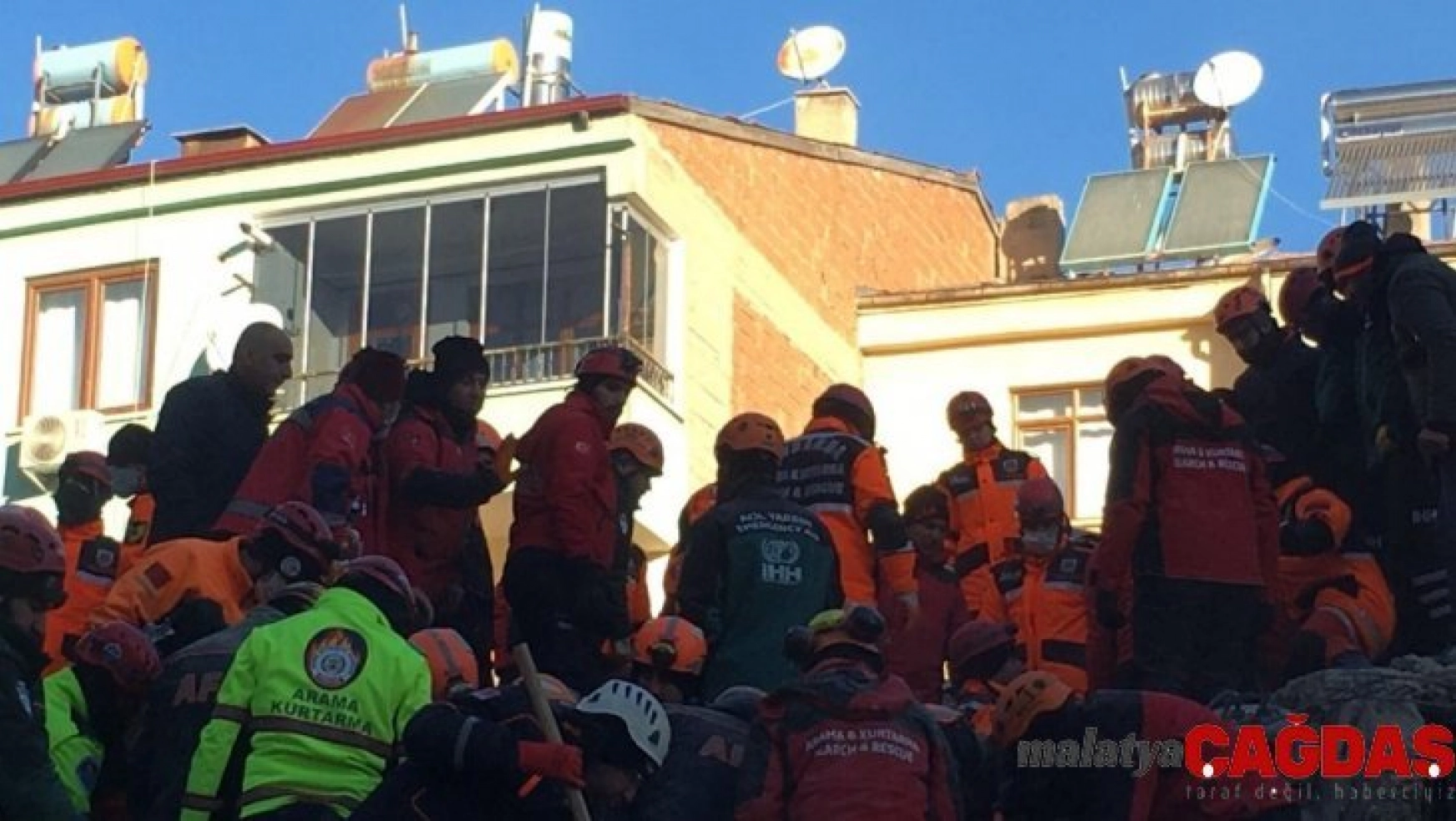 Siirt'ten giden 20 personelin katılımıyla 2 kişi kurtarıldı
