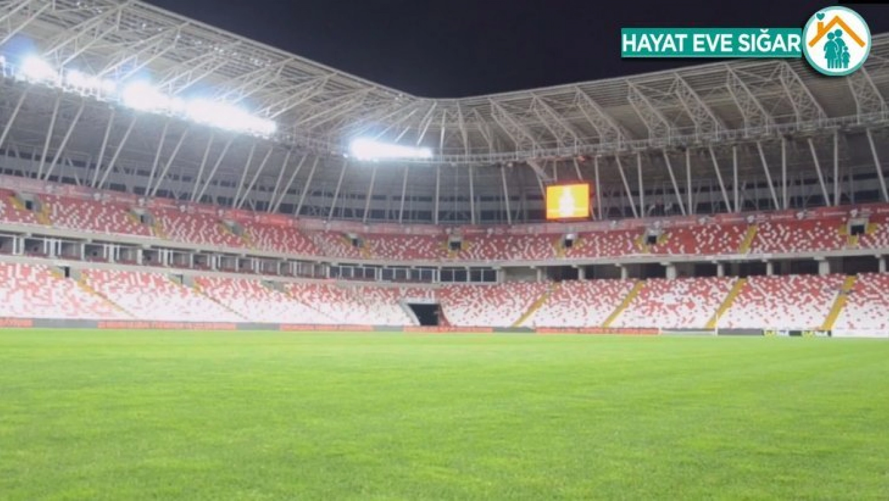Sivas 4 Eylül Stadyumu İstiklal Marşı ile inledi!