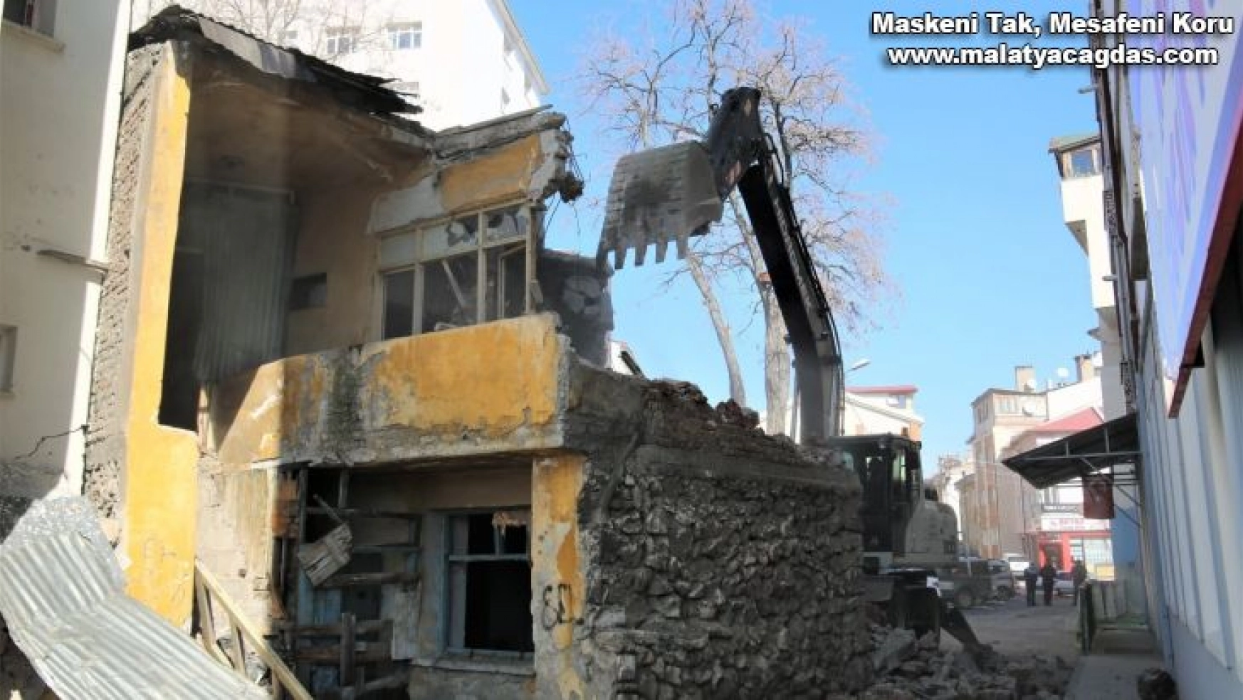 Sivas Belediyesi 103 metruk binayı yıktı