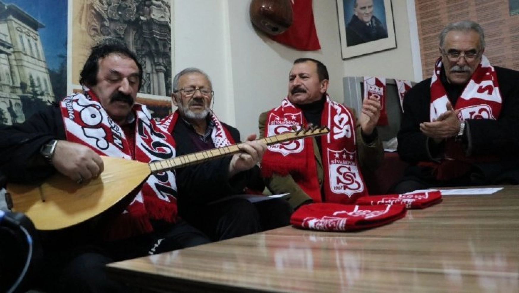 Sivaslılar TFF ve MHK'ye tepkisini türkülerle dile getirdi