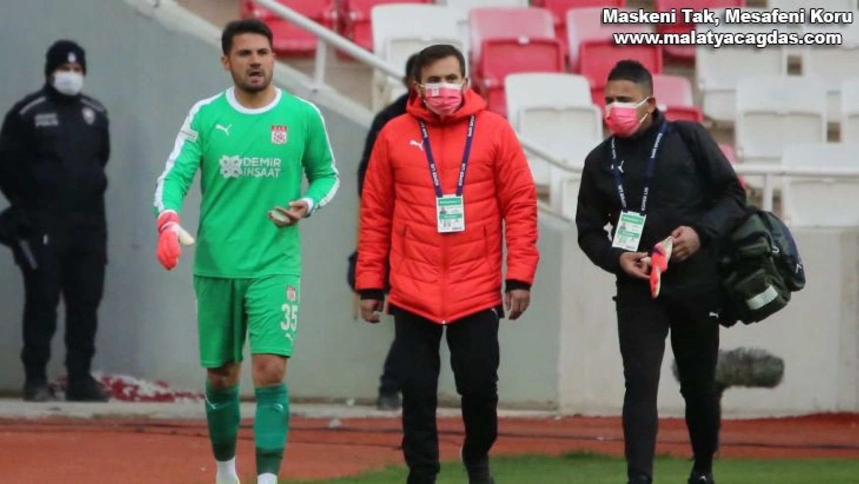 Sivasspor'da kaleci Ali Şaşal sakatlandı