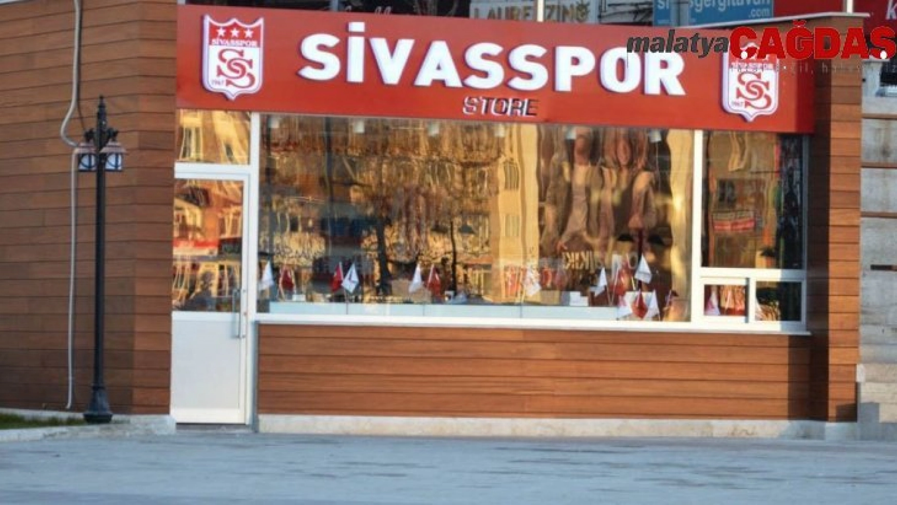 Sivasspor'da yeni sezon formaları satışta