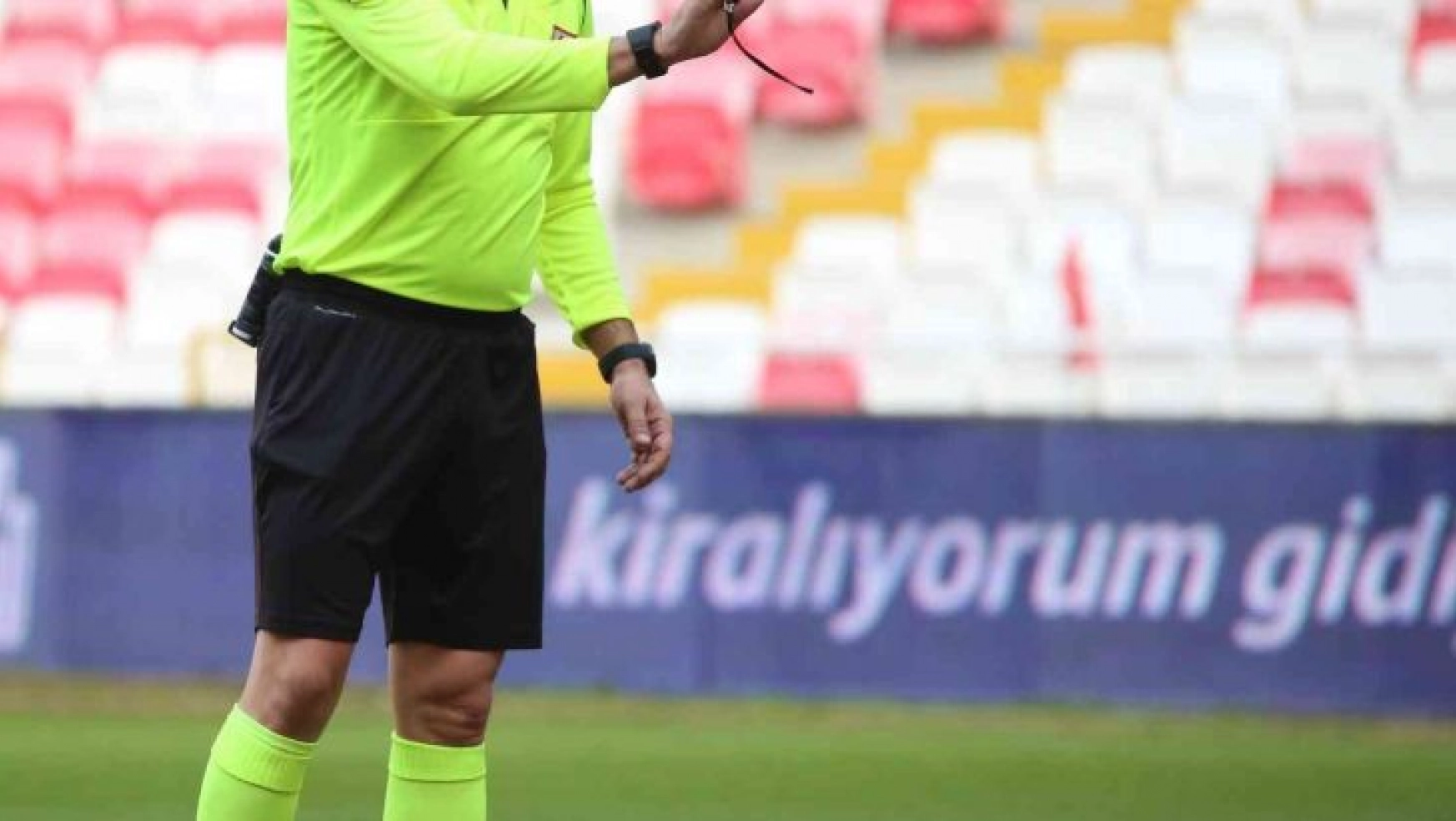 Sivasspor-Fatih Karagümrük maçının VAR'ı Mustafa Öğretmenoğlu
