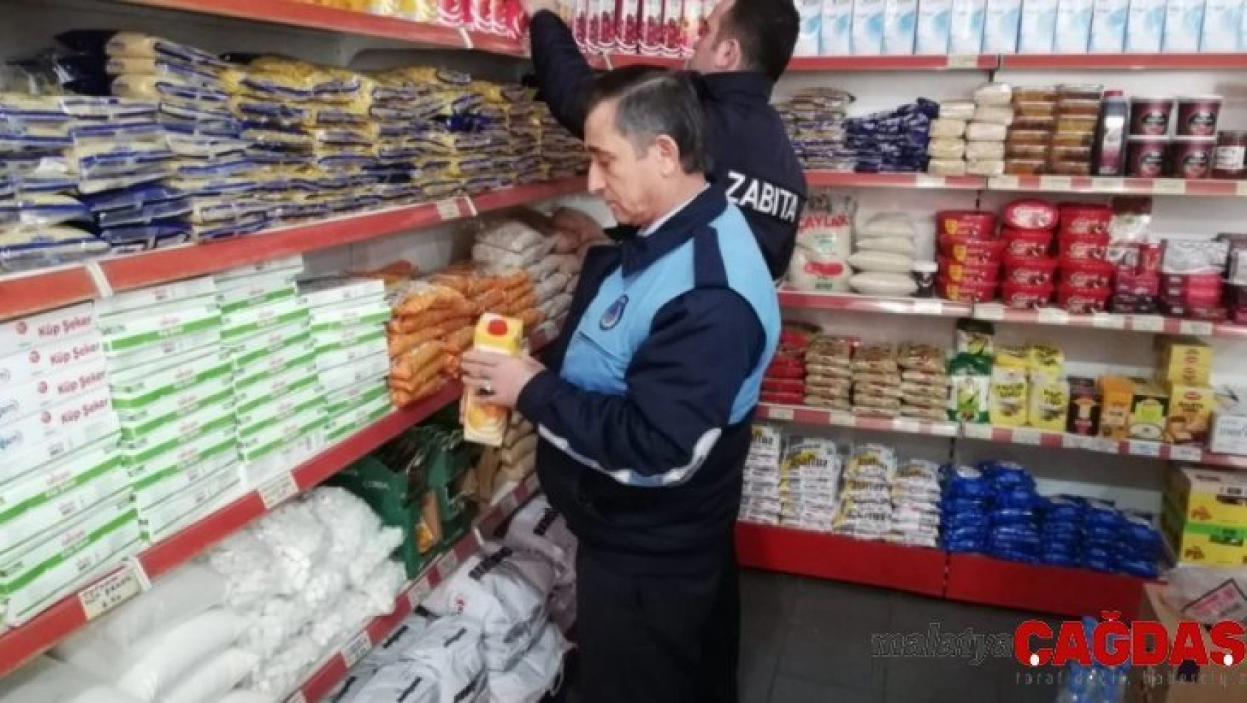 Suluova'da zabıta ekipleri market ve bakkalları denetledi