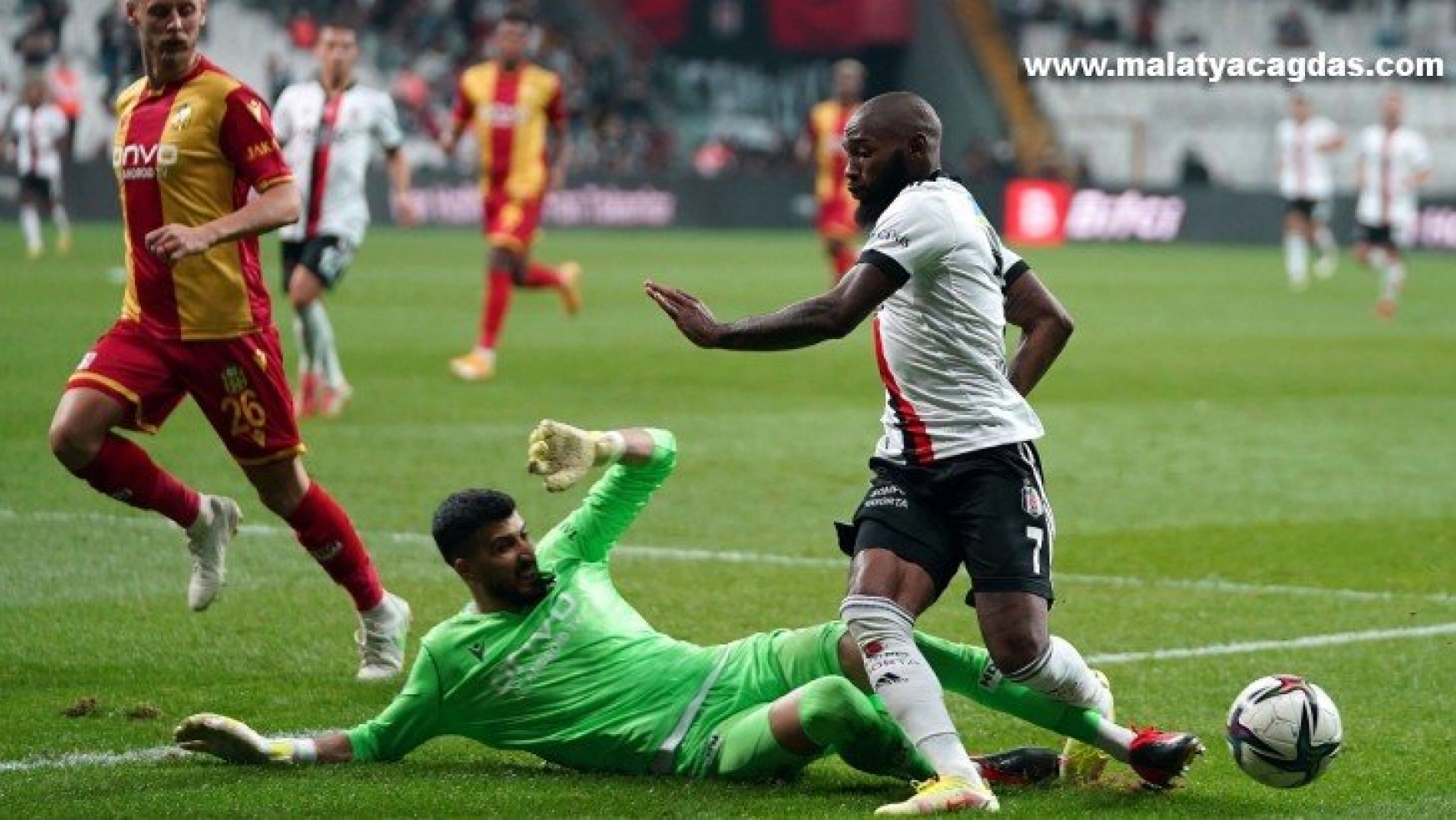 Beşiktaş 3 Puanı 3 Gol İle ALdı