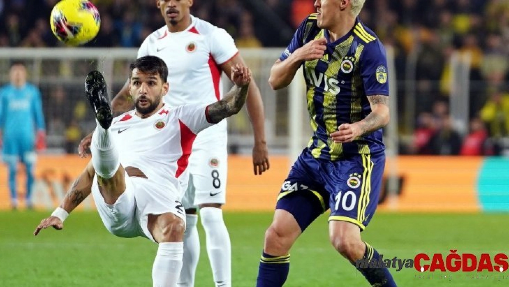 Süper Lig: Fenerbahçe: 3 - Gençlerbirliği: 1 (İlk yarı)