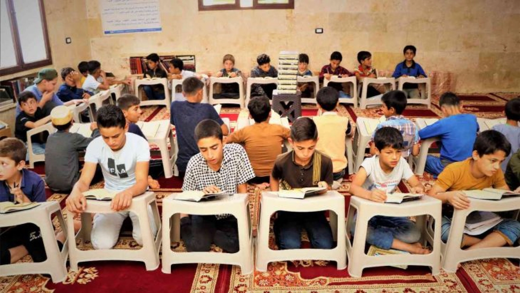 Suriye'deki öğrencilere Kur'an-ı Kerim hediye edildi