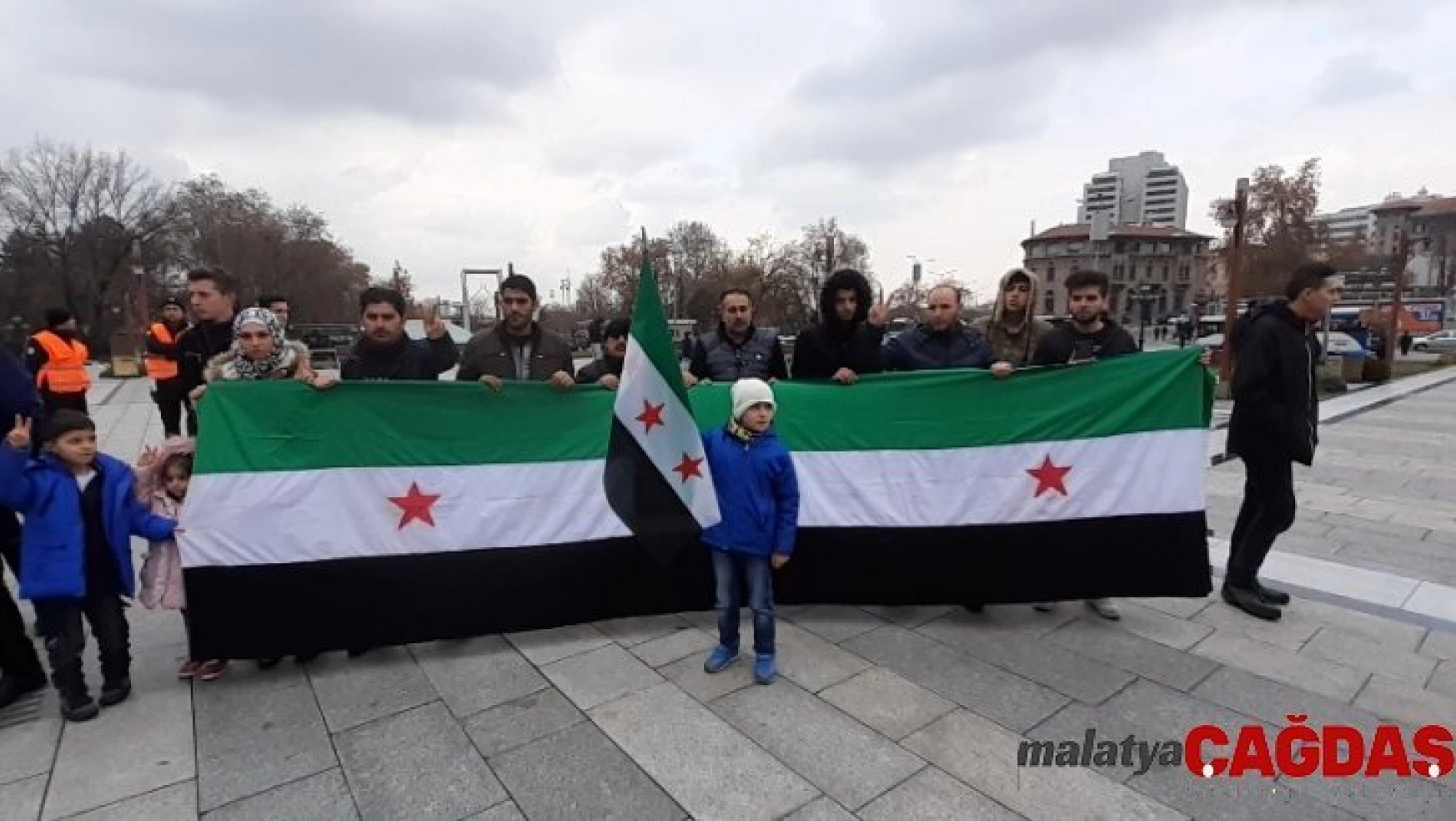 Suriye'nin İdlib kentindeki saldırılar protesto edildi