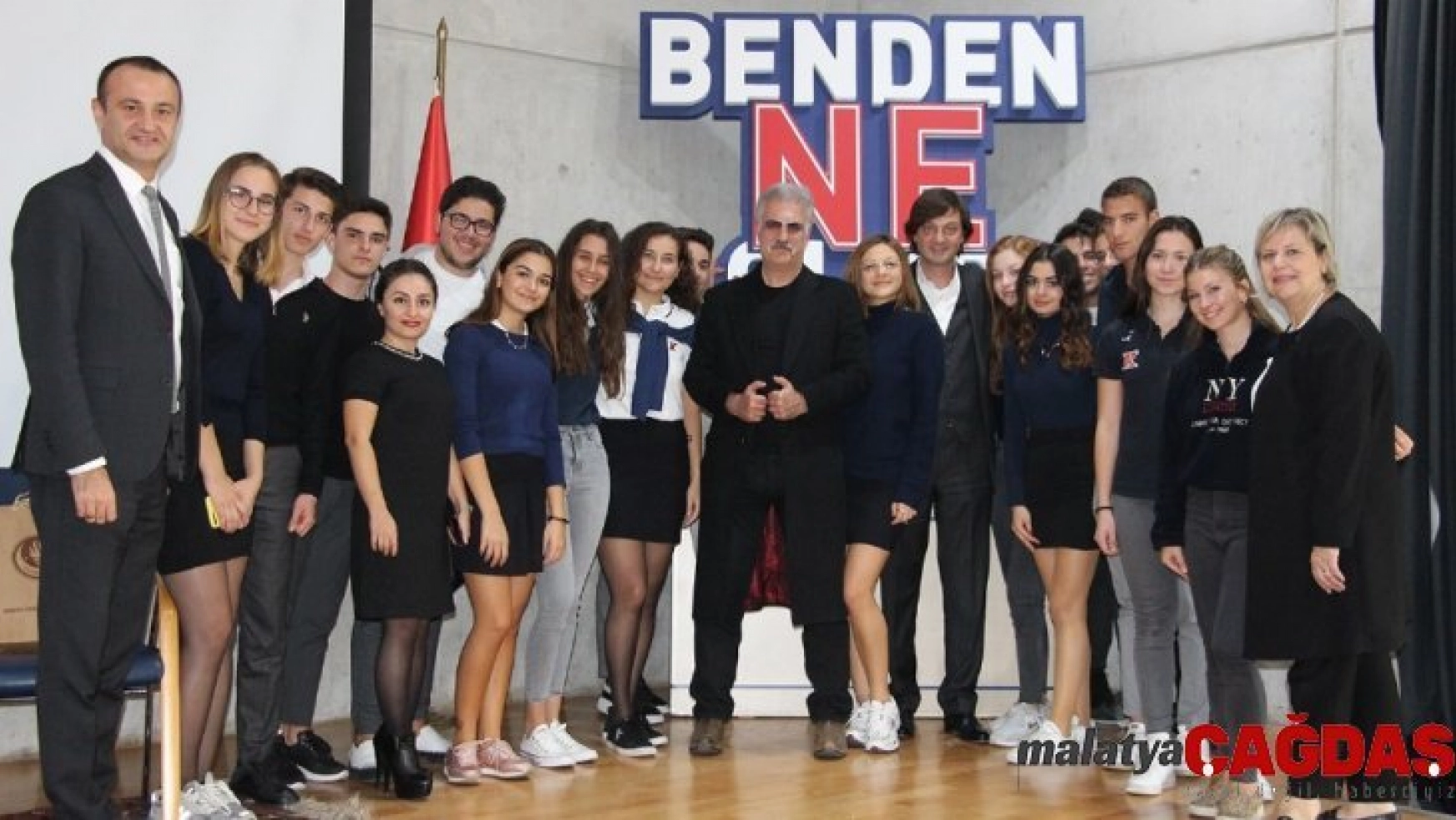 Tamer Karadağlı TED Ankara Koleji'nde gençlerle bir araya geldi