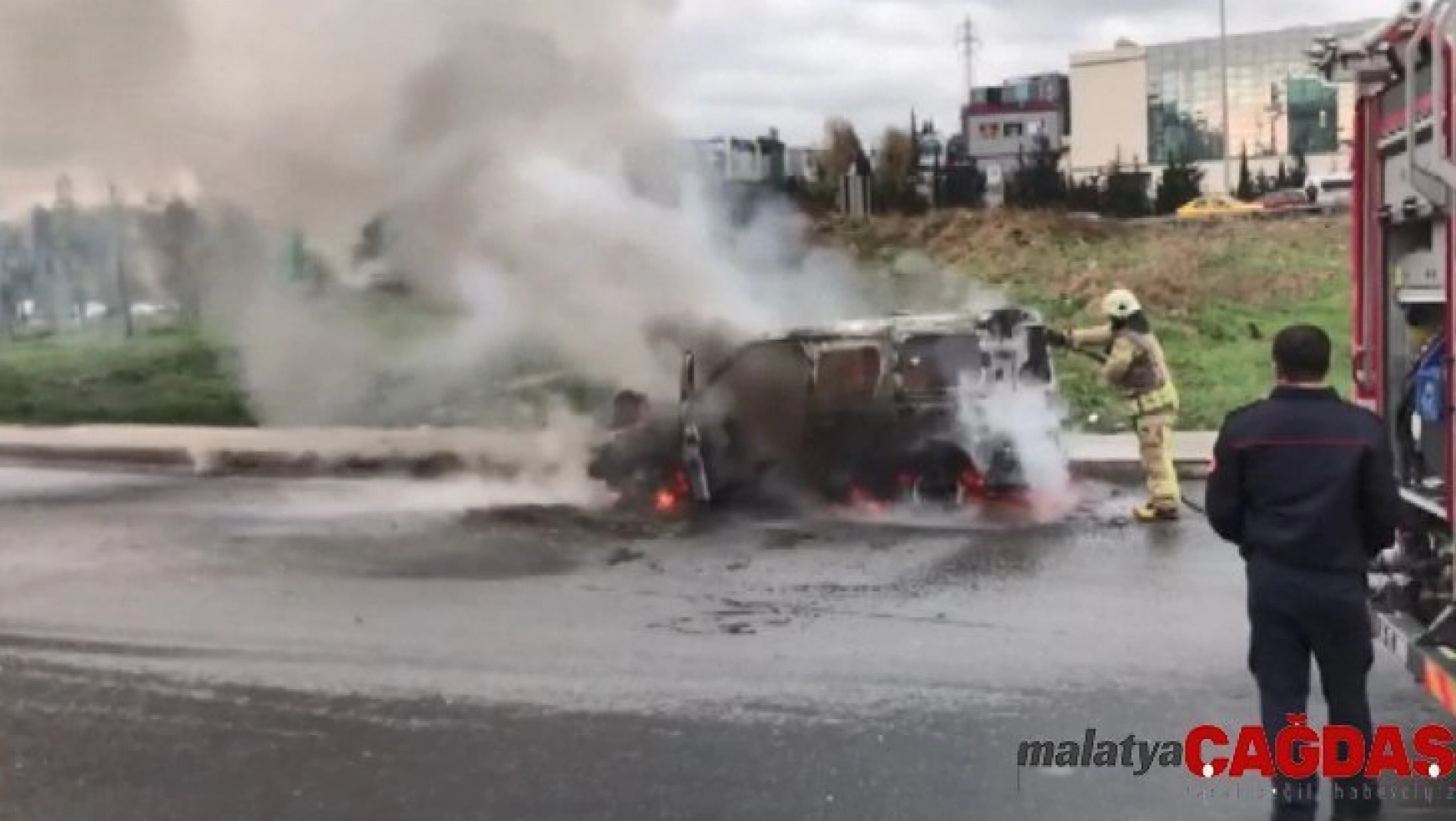 TEM'de ticari araç alev alev yandı