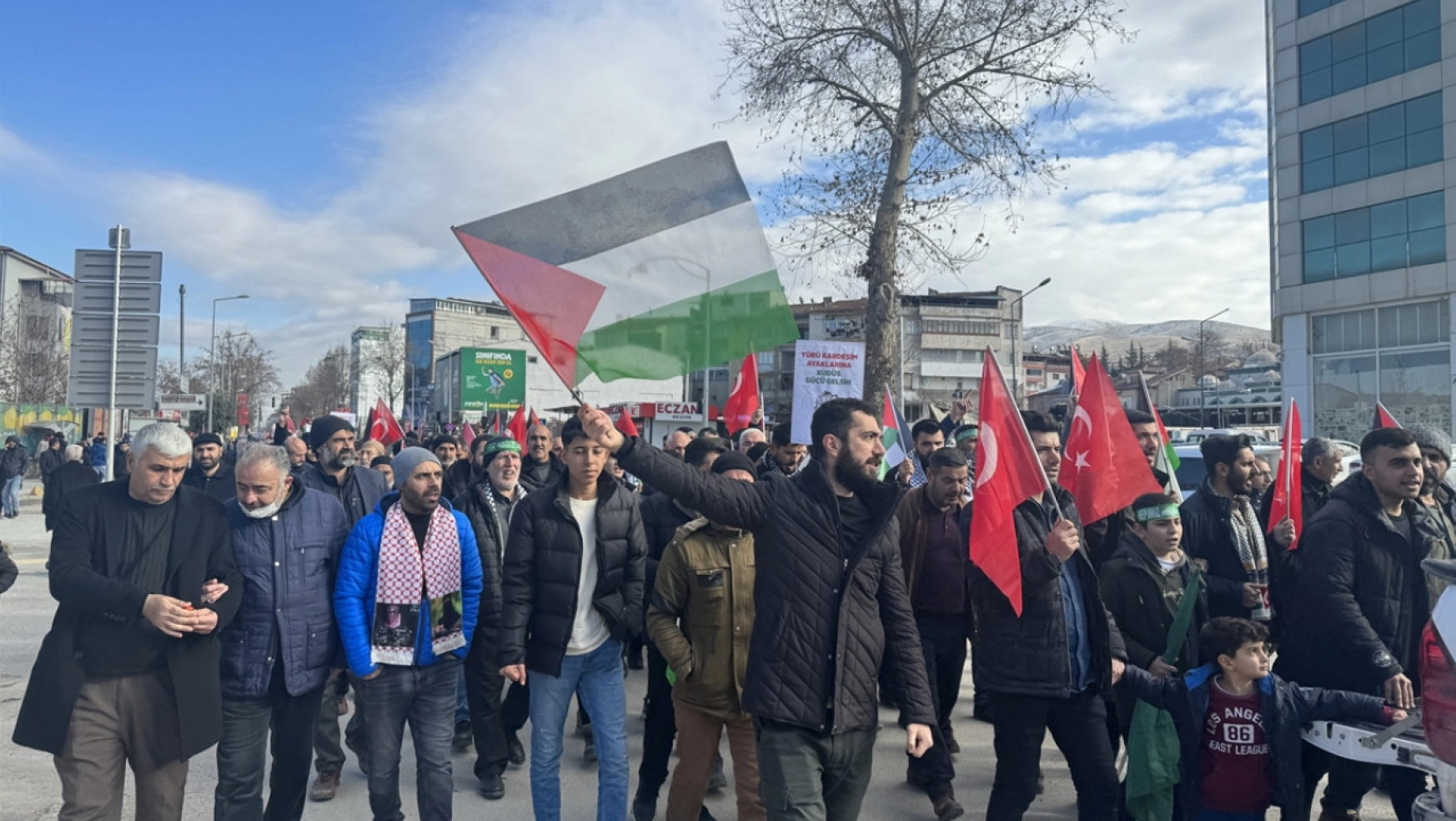 Teröre tepki Gazze'ye destek yürüyüşü düzenlendi